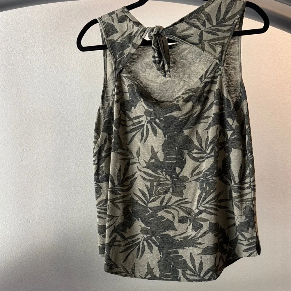 Old Navy Black and Tan Leaf Print Tank Top - Picture 3 of 8